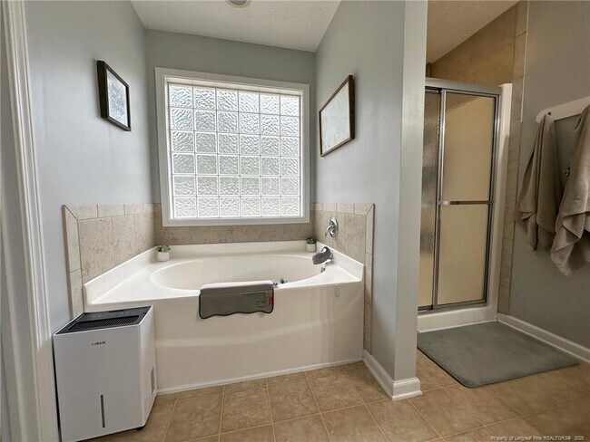 Building Photo - 2240 Sir Michael Dr