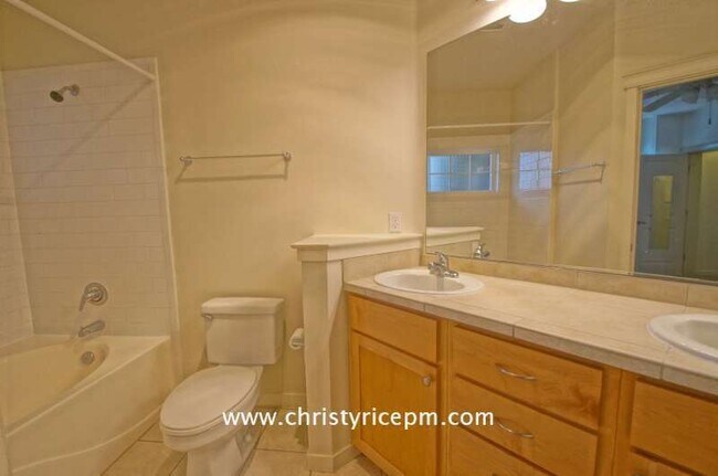 Building Photo - 4315 Issaquah-Pine Lake Rd SE