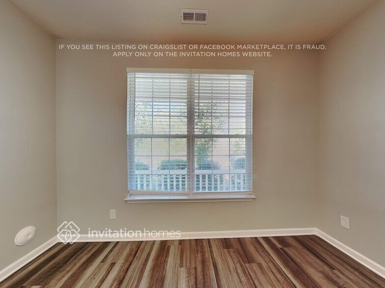 Building Photo - 10 Hidden Meadow Ct