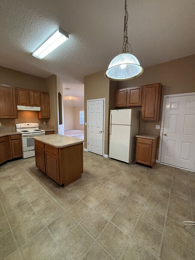 Building Photo - Beautiful Johns Creek Family Home