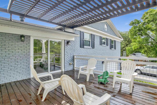 Building Photo - 421 Woodbine Dr