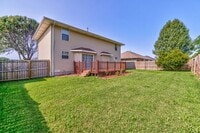 Building Photo - spacious house