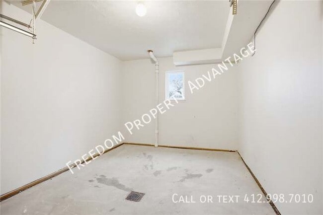 Building Photo - 137 Freeland St