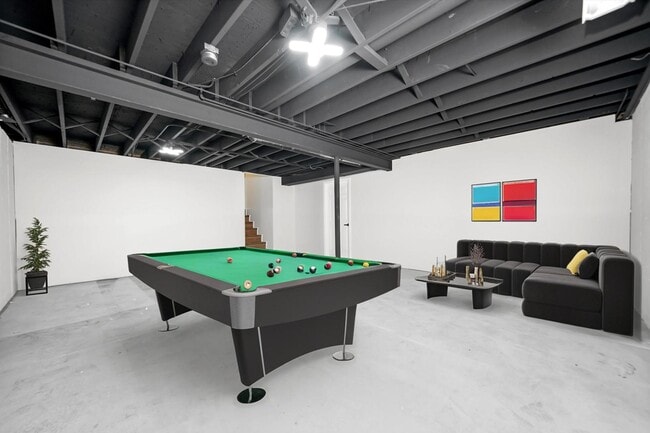 Building Photo - 1668 Hidden Valley Dr