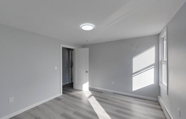 Building Photo - 130 1st St