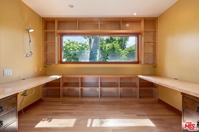 Building Photo - 2670 Carmar Dr