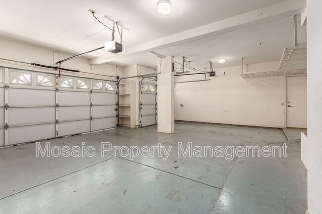 Building Photo - 1819 E Cascade Dr