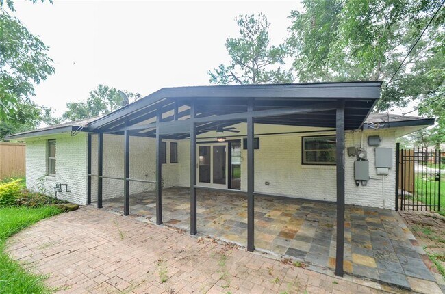 Building Photo - 6030 Woodbrook Ln