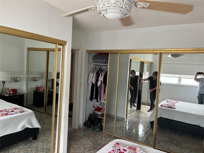 Building Photo - 141 NE 10th Ave