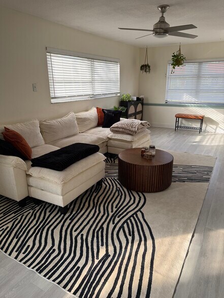 Living room - 5865 37th Ave N