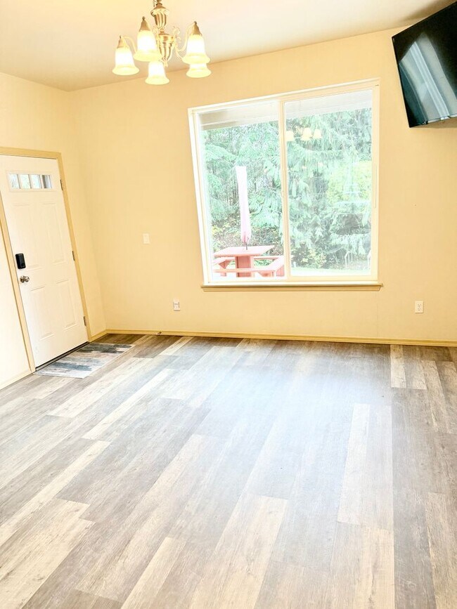 Building Photo - Beautiful house in Maple View Meadows.