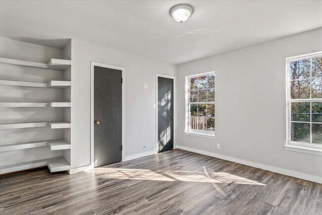 Building Photo - 175 E Elm St