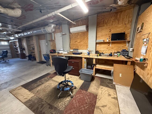 Building Photo - 3 Bedroom 2 Bath House in Lighthouse Point...