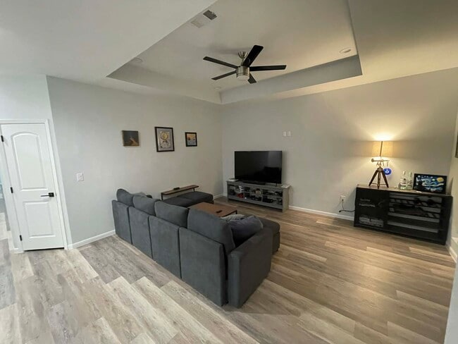 Building Photo - 917 N 16th St