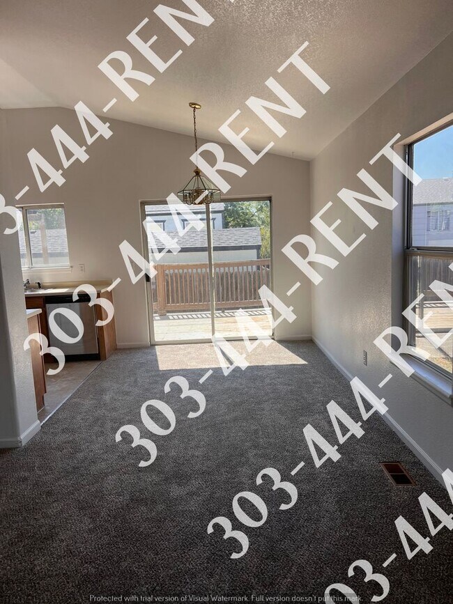 Building Photo - Single Family Ranch Style Home In Aurora!