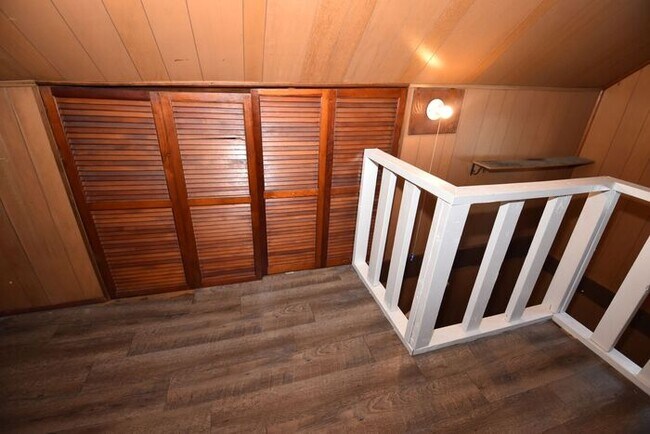 Building Photo - Near Downtown South Bend 3 bedroom home