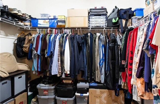 Building Photo - Beautiful 3Bed/2.5Bath Townhome located in...