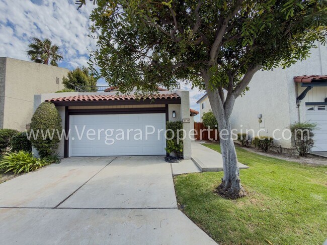 Building Photo - 1136 Gian Dr