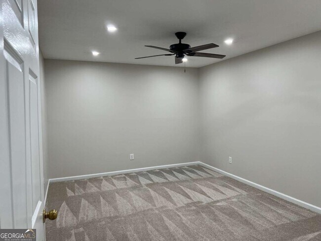 Building Photo - 5075 Mills Dr
