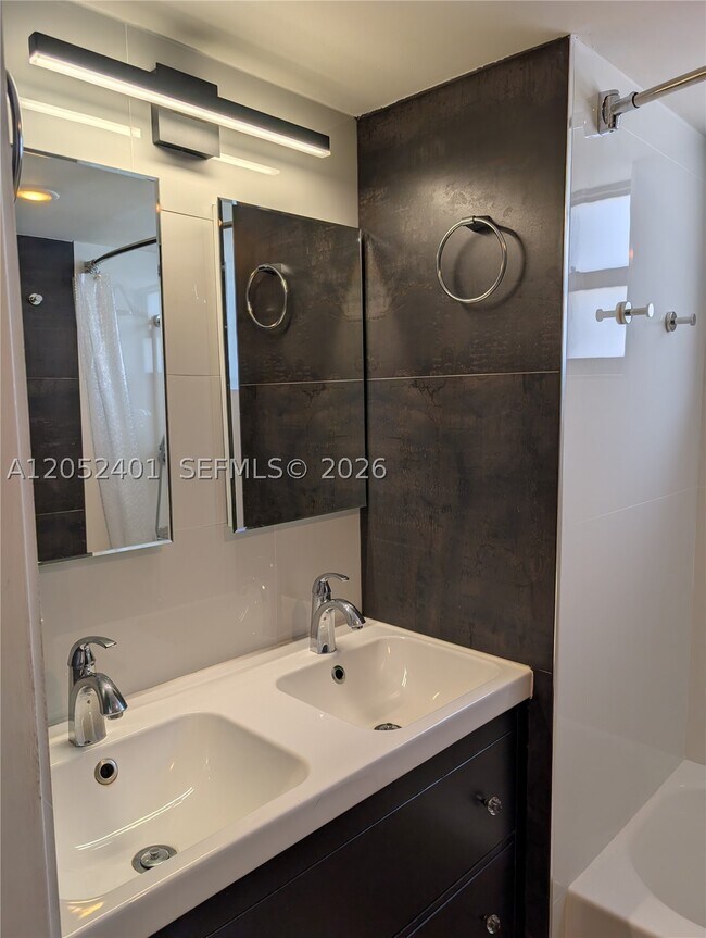 Building Photo - 6830 Indian Creek Dr