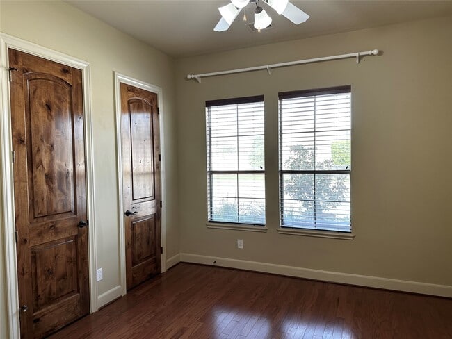 Building Photo - 617 Constellation Blvd