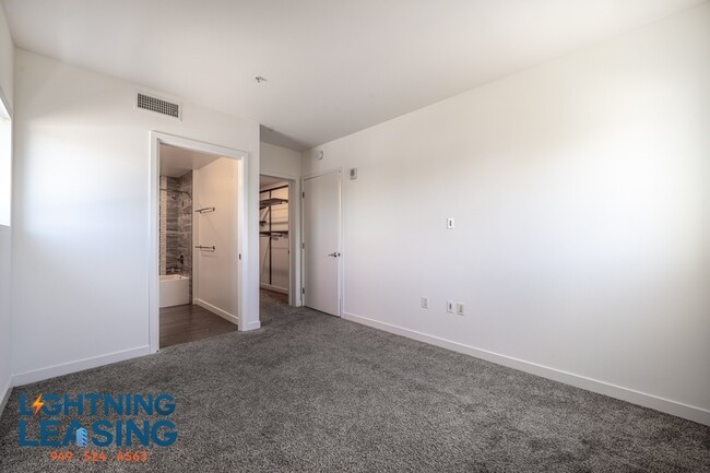 Building Photo - Luxury Living in North Hollywood – One Mon...