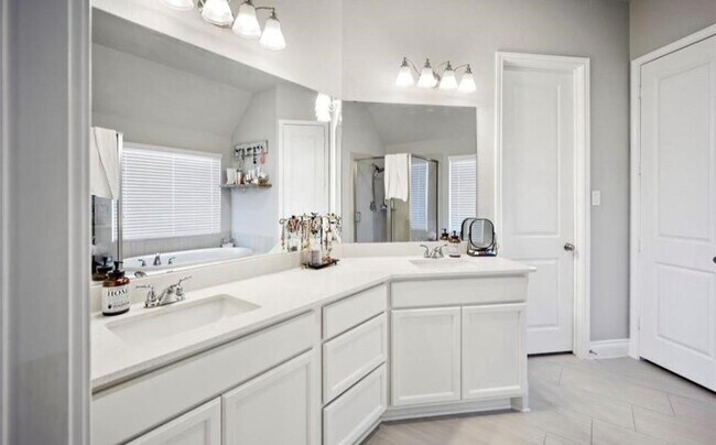 Building Photo - 23626 Sage Villa Dr