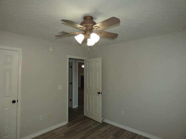 Building Photo - Spacious 3-Bedroom Home - Pace