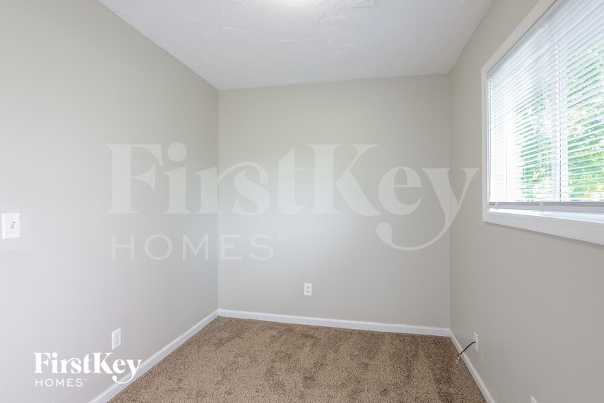 Building Photo - 6304 Zionsville Rd