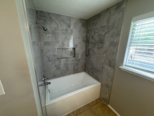 Building Photo - 1508 Mountain Side Dr