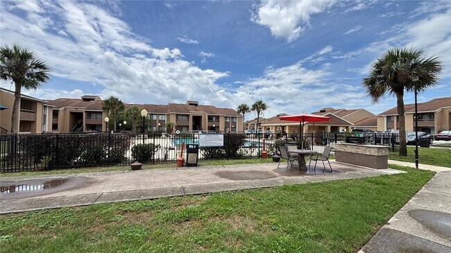 Building Photo - 5169 Vineland Rd