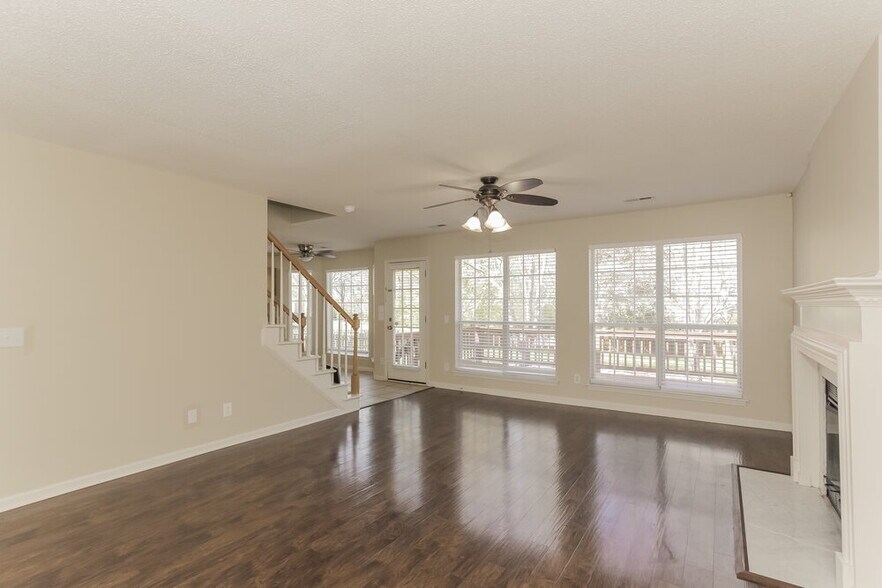 Building Photo - 544 Carlisle Dr