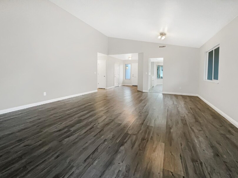 Building Photo - 1172 Willow Creek Dr