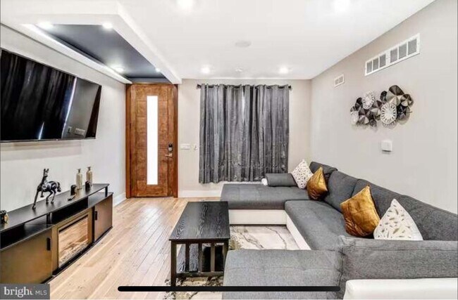 Building Photo - 2309 Dickinson St