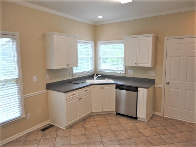 Building Photo - 2400 Water Lilly Way