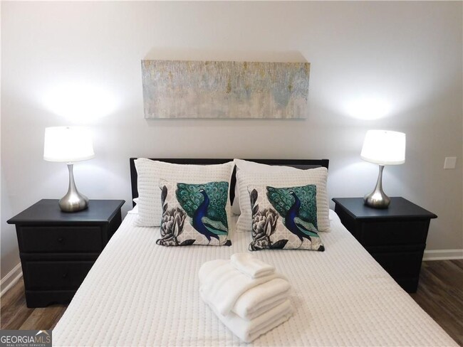 Building Photo - 213 Claire Dr SE