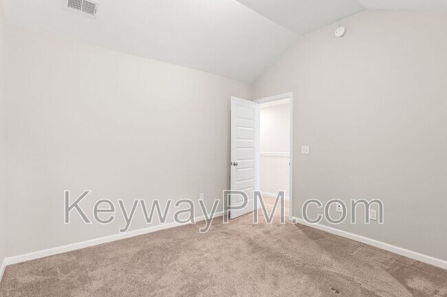 Building Photo - 1058 Linsmore Ave