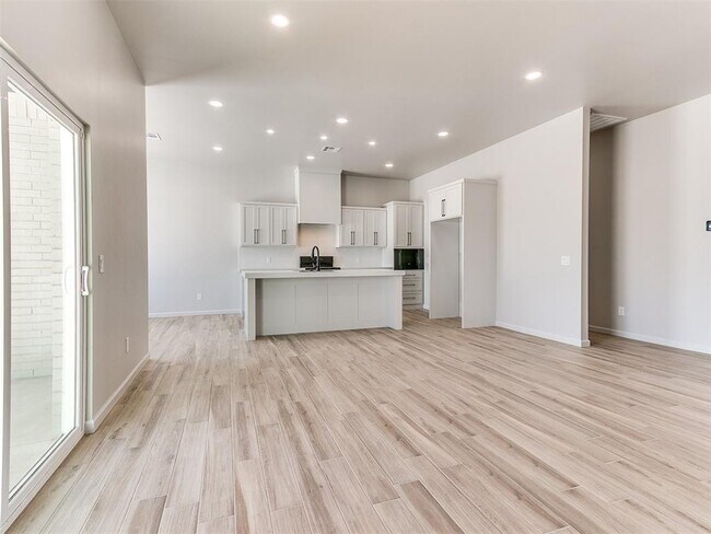 Building Photo - 25198 Scarlett St