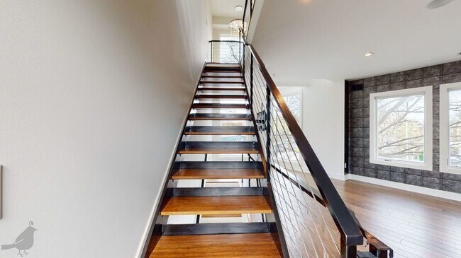 Building Photo - 1103 9th St NE