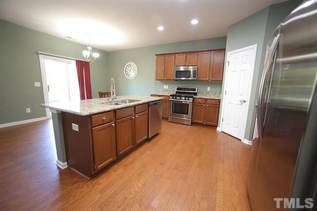 Building Photo - Spacious Home w/ Private Backyard