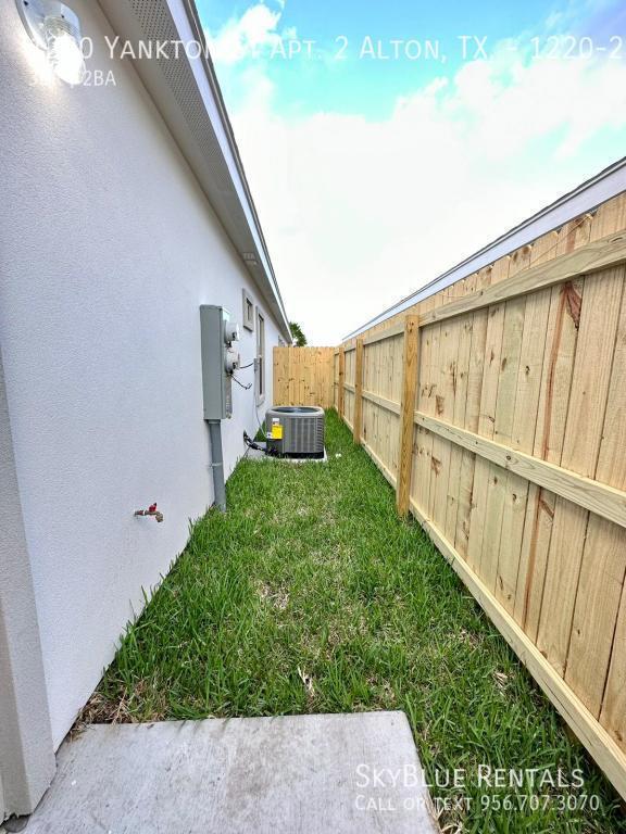 Building Photo - 1220 S Yankton St