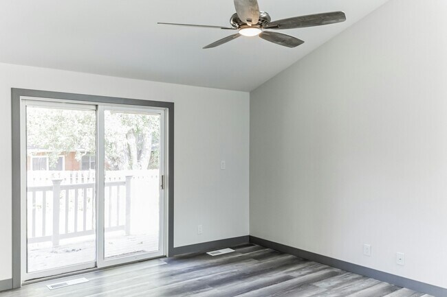 Building Photo - 1131 N 10th St