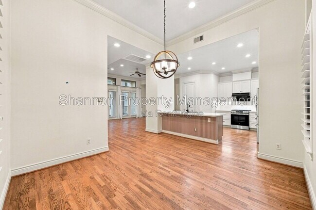 Building Photo - 9609 Pemberton Cres Dr