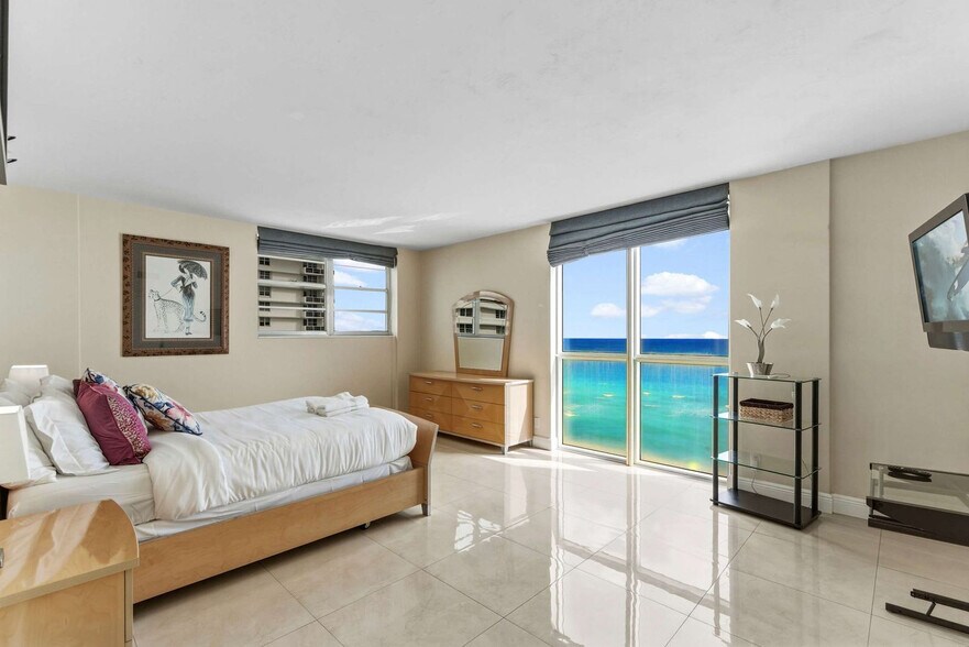 Building Photo - 3801 S Ocean Dr