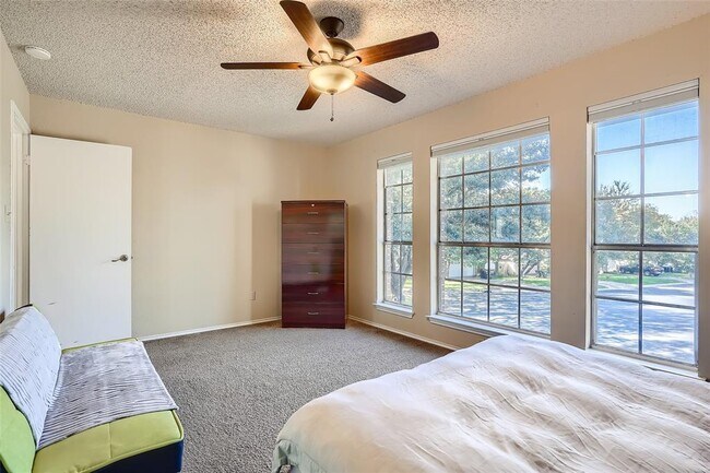 Building Photo - 7023 Riverton Dr