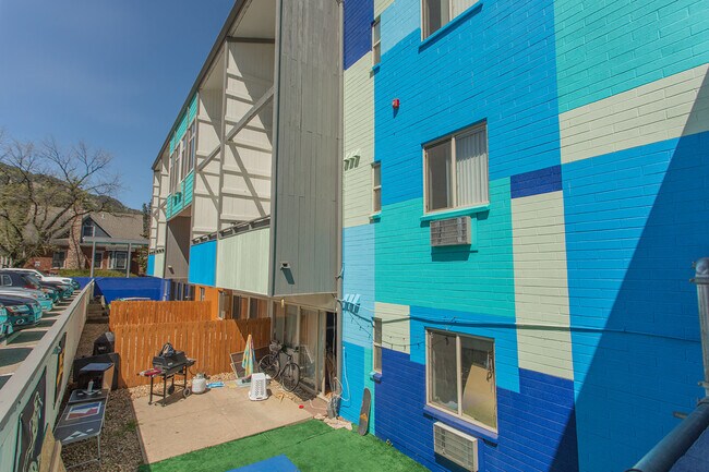 Building Photo - View House