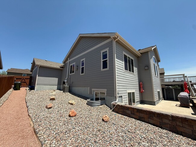 Building Photo - Immaculate 4 Bed 3 Bath Ranch Style Home With Amazing Views & 3 Car Garage in Peyton!!!