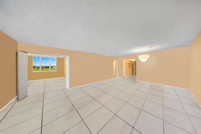 Building Photo - 2681 S Course Dr