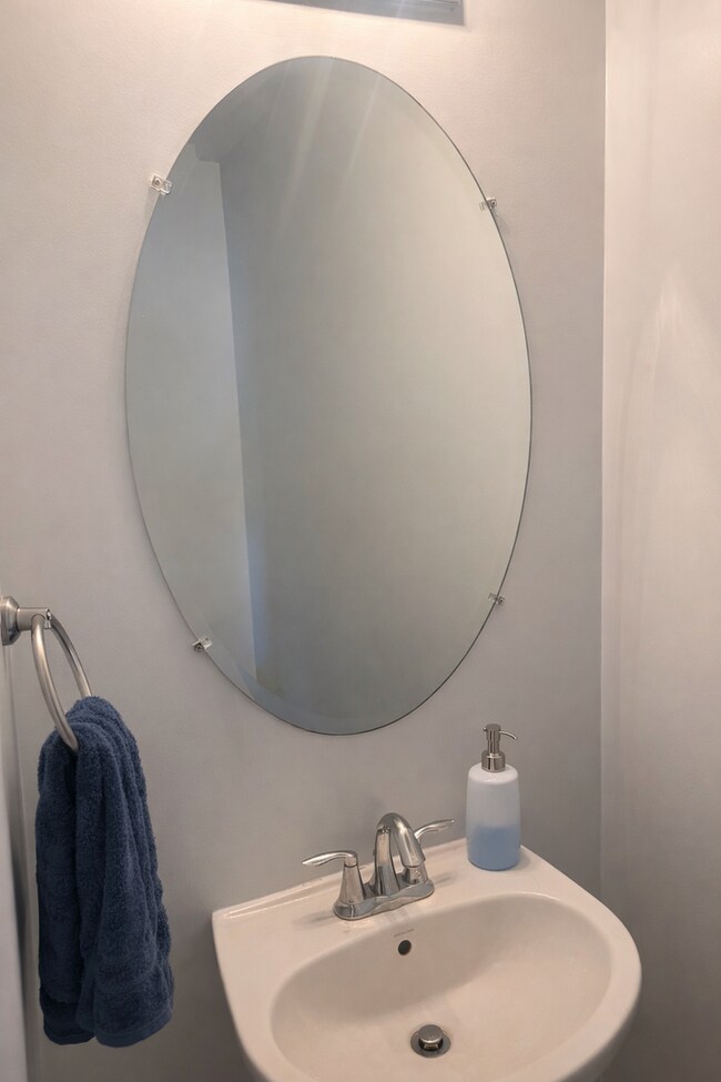 Building Photo - 525 Candida Dr