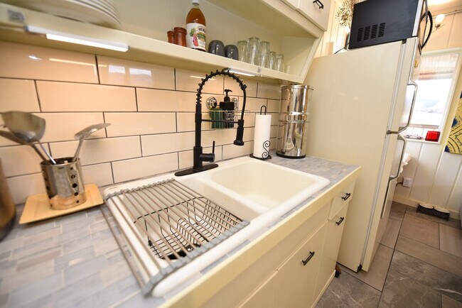 Building Photo - 759 MT-2